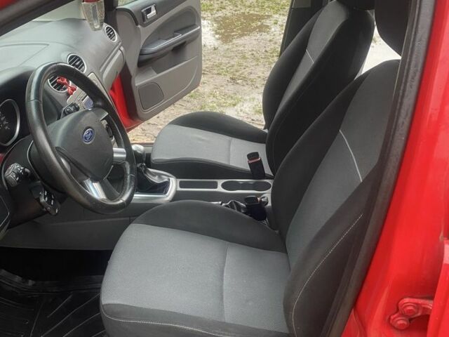 Красный Форд Фокус, объемом двигателя 1.6 л и пробегом 300 тыс. км за 6000 $, фото 17 на Automoto.ua