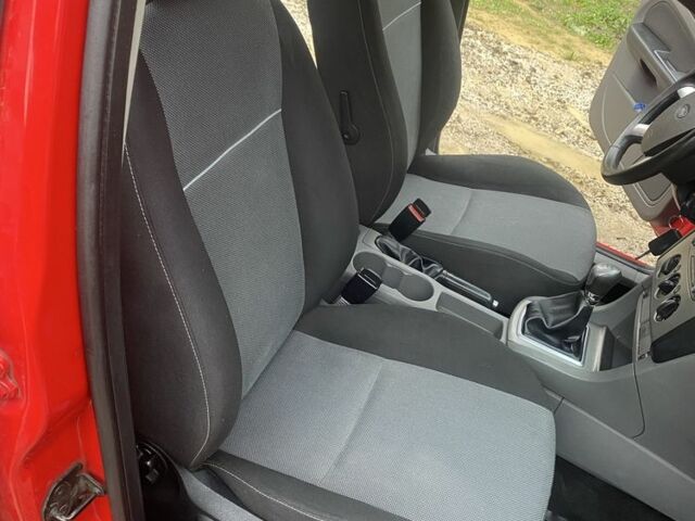 Красный Форд Фокус, объемом двигателя 1.6 л и пробегом 300 тыс. км за 6000 $, фото 22 на Automoto.ua