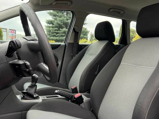 Червоний Форд Фокус, об'ємом двигуна 1.6 л та пробігом 209 тис. км за 6500 $, фото 8 на Automoto.ua