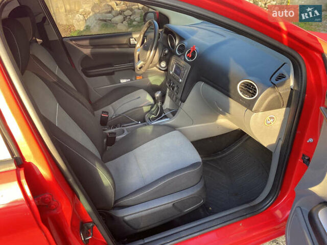 Красный Форд Фокус, объемом двигателя 1.6 л и пробегом 327 тыс. км за 5200 $, фото 19 на Automoto.ua