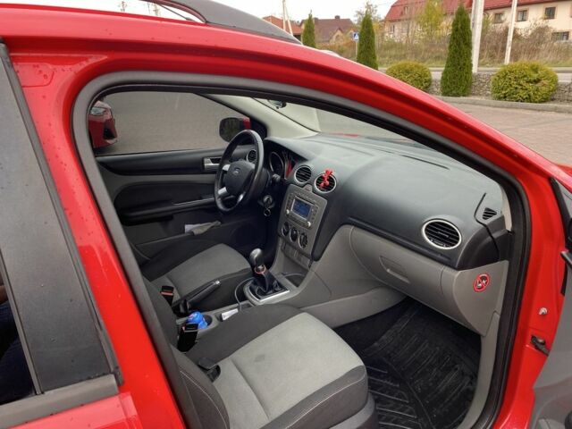 Красный Форд Фокус, объемом двигателя 1.6 л и пробегом 300 тыс. км за 6000 $, фото 9 на Automoto.ua