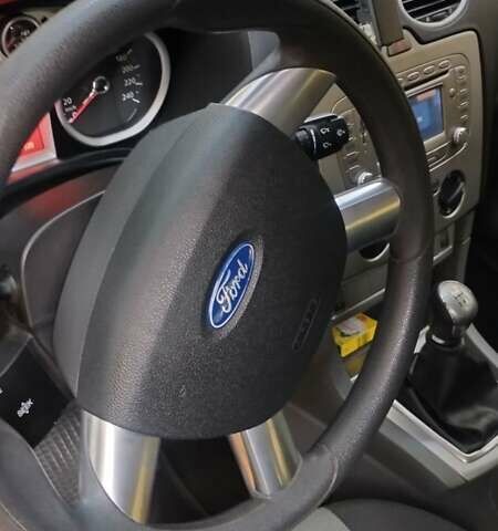 Форд Фокус 2010 в Львове на Automoto.ua Красный Форд Фокус, объемом двигателя 1.6 л и пробегом 204 тыс. км за 6500 $, фото 13 на Automoto.ua