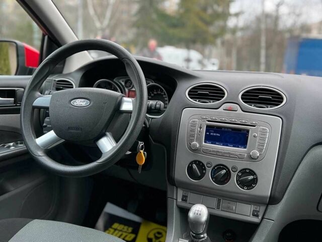 Червоний Форд Фокус, об'ємом двигуна 1.6 л та пробігом 209 тис. км за 6500 $, фото 16 на Automoto.ua