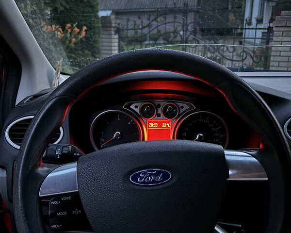 Червоний Форд Фокус, об'ємом двигуна 1.6 л та пробігом 256 тис. км за 6000 $, фото 6 на Automoto.ua