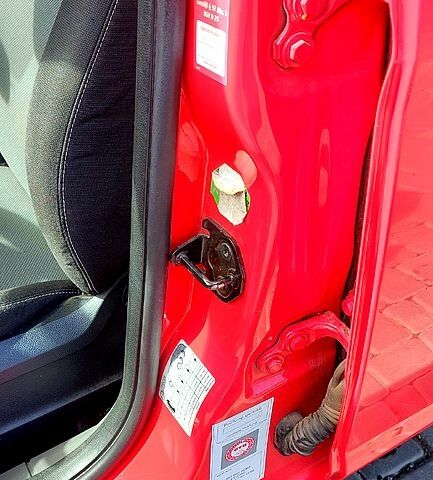 Красный Форд Фокус, объемом двигателя 1.6 л и пробегом 295 тыс. км за 5999 $, фото 4 на Automoto.ua