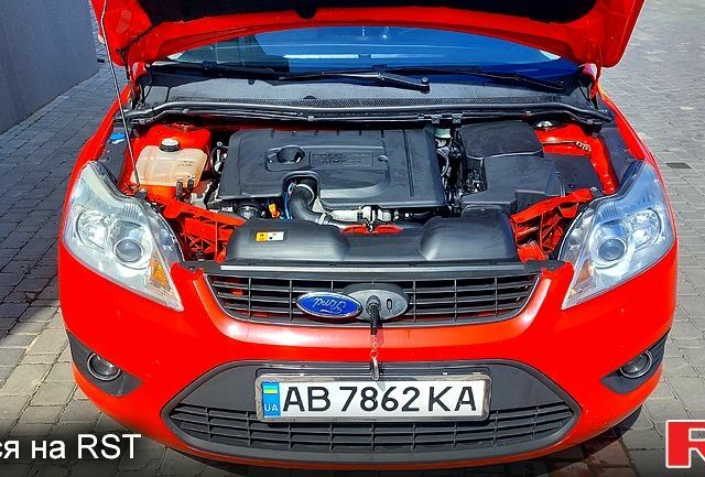 Красный Форд Фокус, объемом двигателя 1.6 л и пробегом 295 тыс. км за 5999 $, фото 5 на Automoto.ua