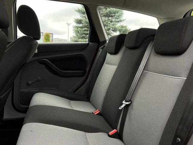 Червоний Форд Фокус, об'ємом двигуна 1.6 л та пробігом 209 тис. км за 6500 $, фото 17 на Automoto.ua