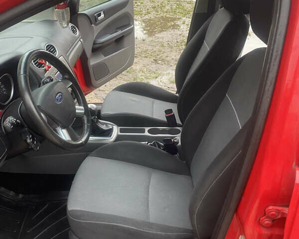 Червоний Форд Фокус, об'ємом двигуна 1.6 л та пробігом 327 тис. км за 4800 $, фото 22 на Automoto.ua