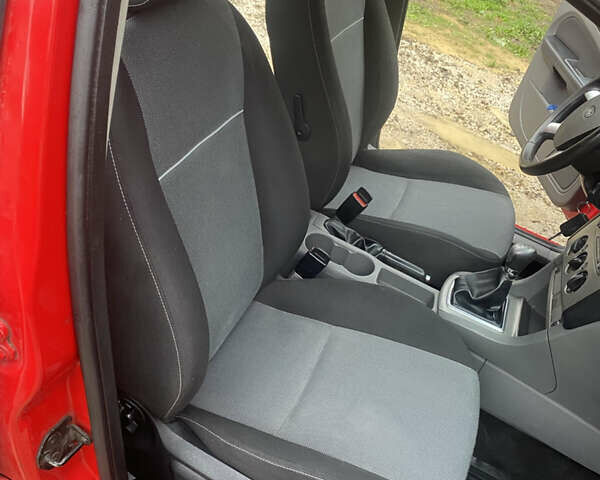 Красный Форд Фокус, объемом двигателя 1.6 л и пробегом 327 тыс. км за 5200 $, фото 27 на Automoto.ua