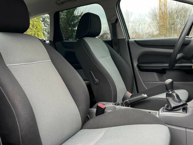 Червоний Форд Фокус, об'ємом двигуна 1.6 л та пробігом 209 тис. км за 6500 $, фото 15 на Automoto.ua