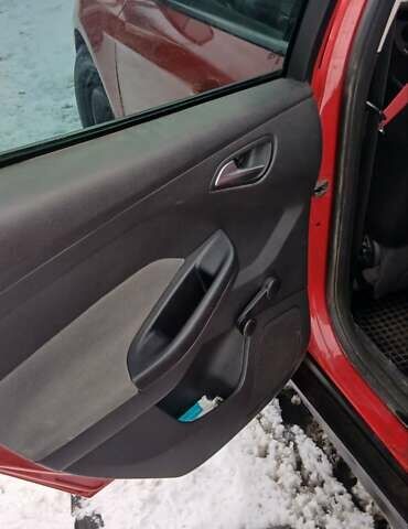 Красный Форд Фокус, объемом двигателя 1.6 л и пробегом 220 тыс. км за 6700 $, фото 6 на Automoto.ua