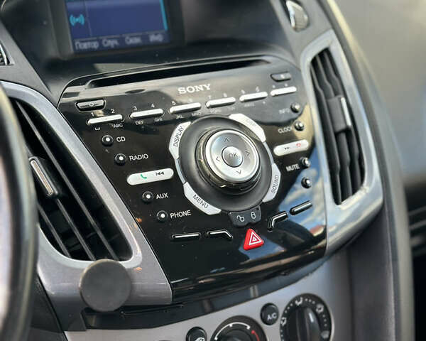 Красный Форд Фокус, объемом двигателя 1.6 л и пробегом 256 тыс. км за 6400 $, фото 26 на Automoto.ua