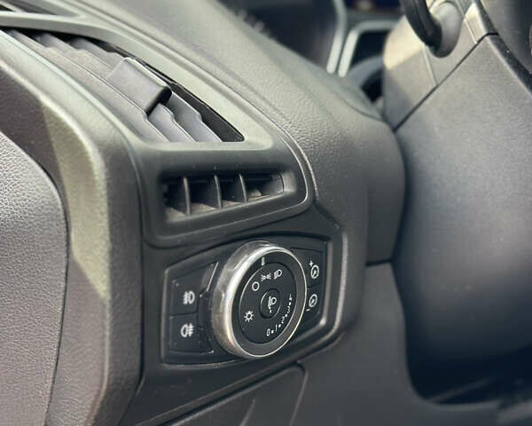 Красный Форд Фокус, объемом двигателя 1.6 л и пробегом 256 тыс. км за 6400 $, фото 24 на Automoto.ua