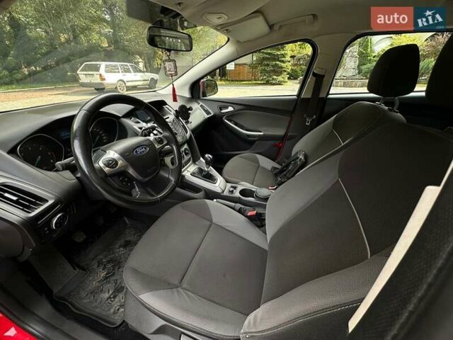 Красный Форд Фокус, объемом двигателя 1.56 л и пробегом 260 тыс. км за 7300 $, фото 12 на Automoto.ua