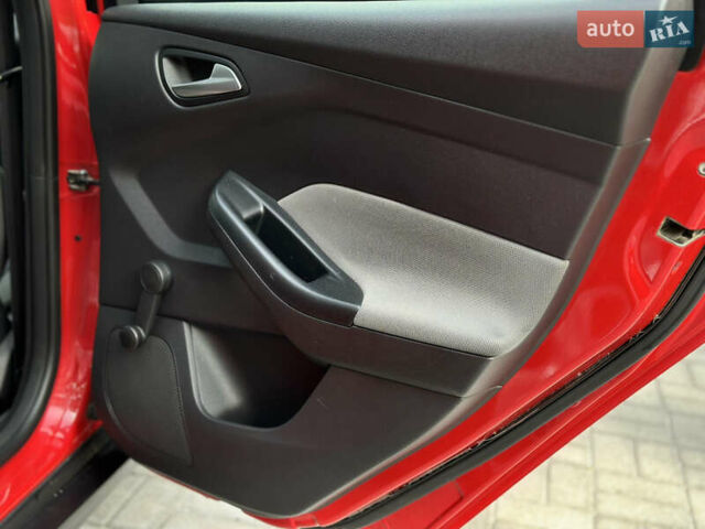 Красный Форд Фокус, объемом двигателя 1.6 л и пробегом 260 тыс. км за 7350 $, фото 60 на Automoto.ua