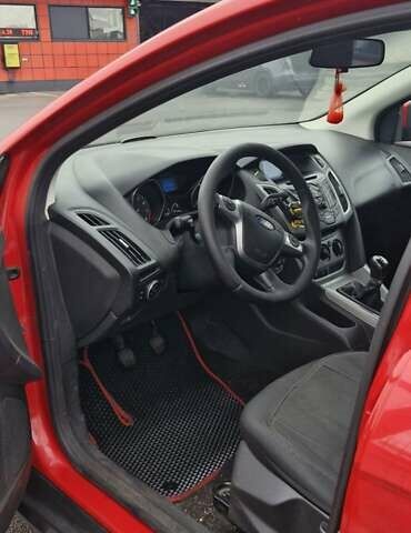 Червоний Форд Фокус, об'ємом двигуна 1.6 л та пробігом 212 тис. км за 6700 $, фото 3 на Automoto.ua