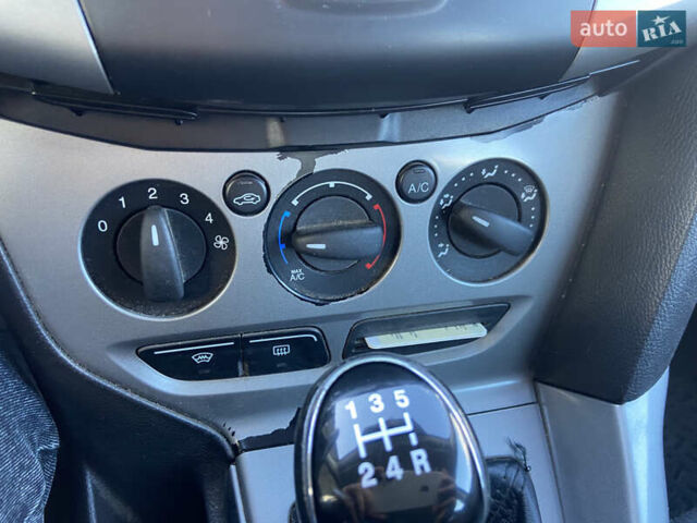 Красный Форд Фокус, объемом двигателя 1.6 л и пробегом 138 тыс. км за 7999 $, фото 13 на Automoto.ua