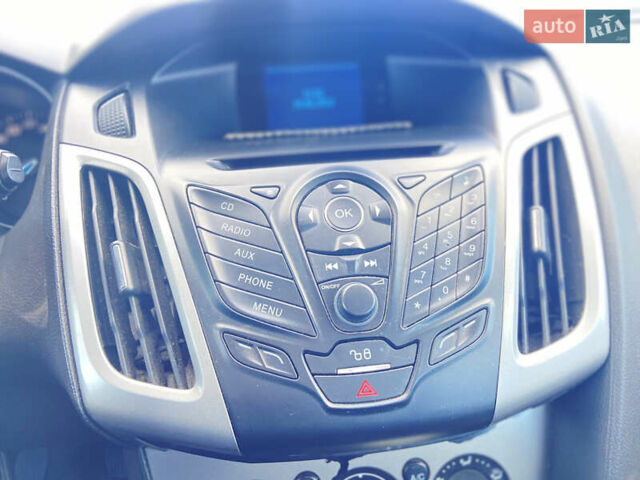 Красный Форд Фокус, объемом двигателя 1.6 л и пробегом 138 тыс. км за 7999 $, фото 12 на Automoto.ua