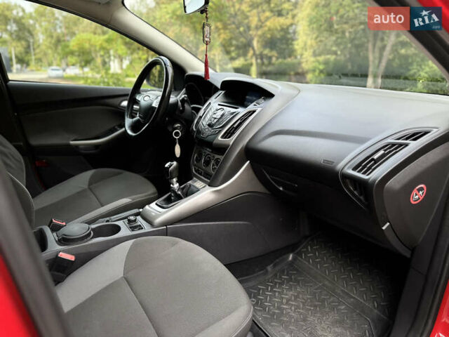 Красный Форд Фокус, объемом двигателя 1.6 л и пробегом 260 тыс. км за 7350 $, фото 57 на Automoto.ua