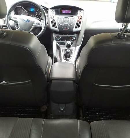 Красный Форд Фокус, объемом двигателя 1.6 л и пробегом 270 тыс. км за 7200 $, фото 1 на Automoto.ua