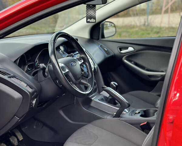 Красный Форд Фокус, объемом двигателя 1.6 л и пробегом 256 тыс. км за 6400 $, фото 19 на Automoto.ua