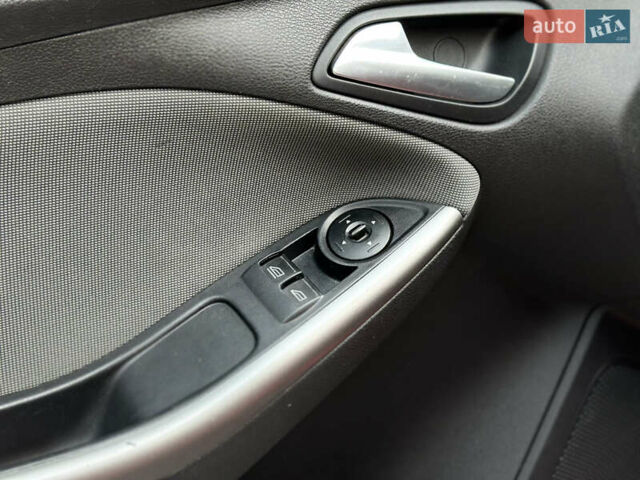 Красный Форд Фокус, объемом двигателя 1.6 л и пробегом 260 тыс. км за 7350 $, фото 38 на Automoto.ua