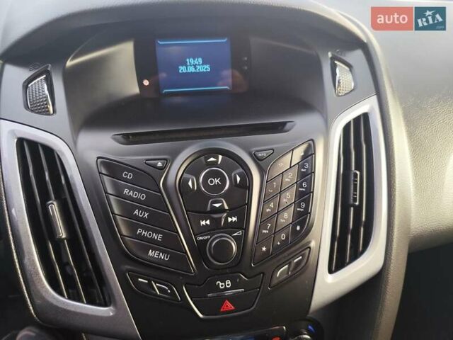 Красный Форд Фокус, объемом двигателя 1.6 л и пробегом 227 тыс. км за 7490 $, фото 74 на Automoto.ua