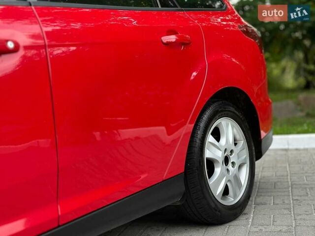 Красный Форд Фокус, объемом двигателя 1.56 л и пробегом 260 тыс. км за 7300 $, фото 10 на Automoto.ua