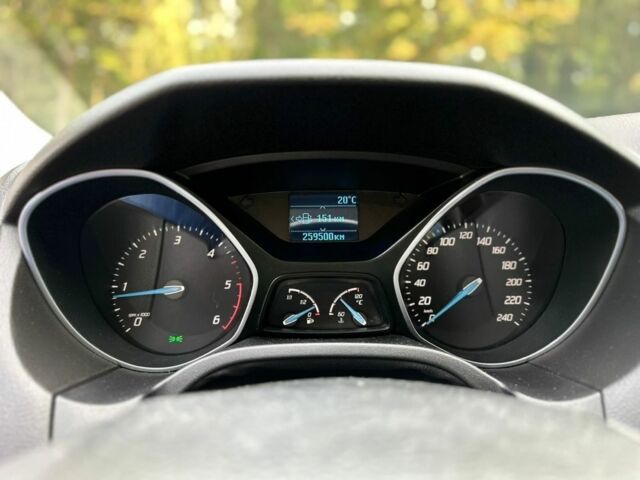 Красный Форд Фокус, объемом двигателя 1.6 л и пробегом 260 тыс. км за 7300 $, фото 5 на Automoto.ua