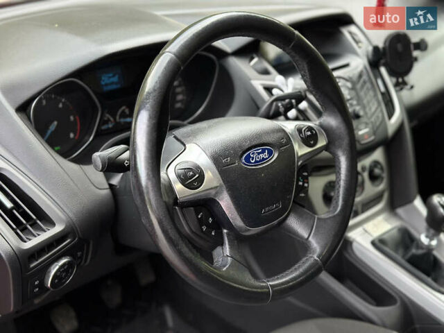 Красный Форд Фокус, объемом двигателя 1.6 л и пробегом 260 тыс. км за 7350 $, фото 39 на Automoto.ua