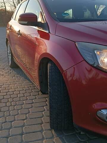 Красный Форд Фокус, объемом двигателя 1.6 л и пробегом 270 тыс. км за 7200 $, фото 5 на Automoto.ua