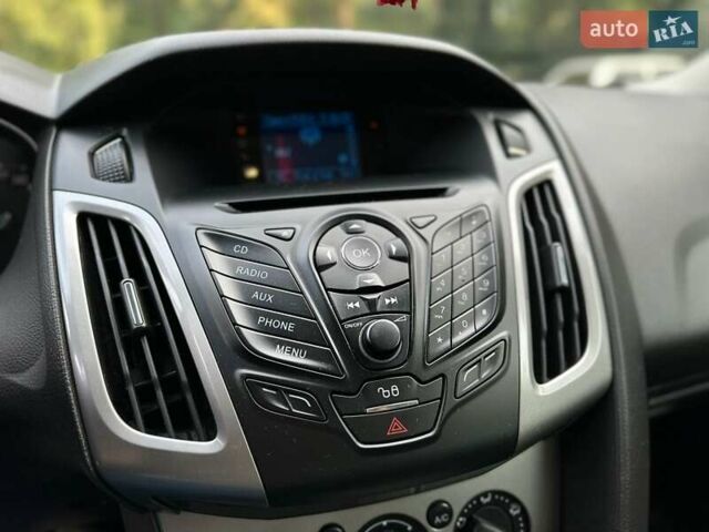 Красный Форд Фокус, объемом двигателя 1.56 л и пробегом 260 тыс. км за 7300 $, фото 7 на Automoto.ua