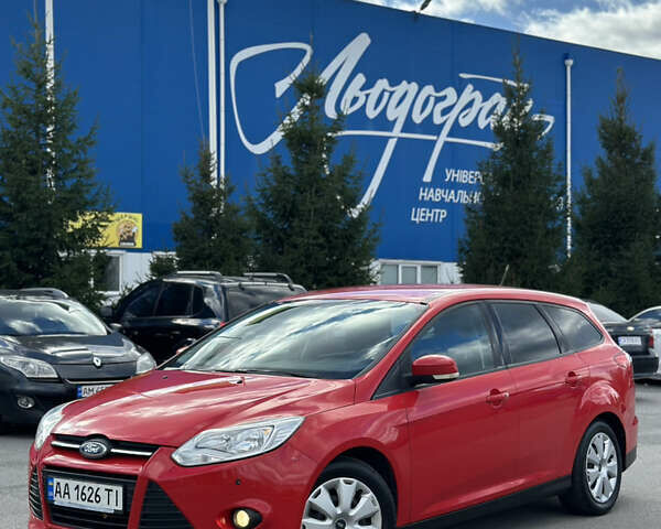 Красный Форд Фокус, объемом двигателя 1.6 л и пробегом 256 тыс. км за 6400 $, фото 1 на Automoto.ua