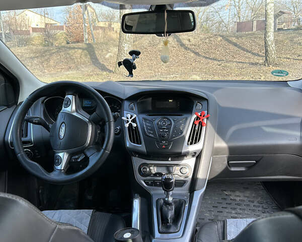 Червоний Форд Фокус, об'ємом двигуна 1.6 л та пробігом 260 тис. км за 7500 $, фото 9 на Automoto.ua