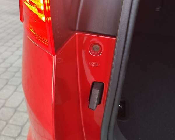 Красный Форд Фокус, объемом двигателя 1.6 л и пробегом 227 тыс. км за 7490 $, фото 27 на Automoto.ua