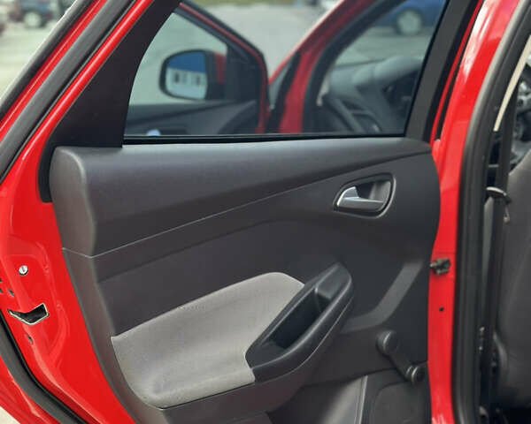 Красный Форд Фокус, объемом двигателя 1.6 л и пробегом 256 тыс. км за 6400 $, фото 22 на Automoto.ua