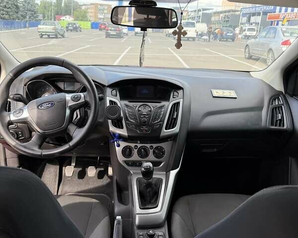 Красный Форд Фокус, объемом двигателя 1.6 л и пробегом 269 тыс. км за 6700 $, фото 13 на Automoto.ua