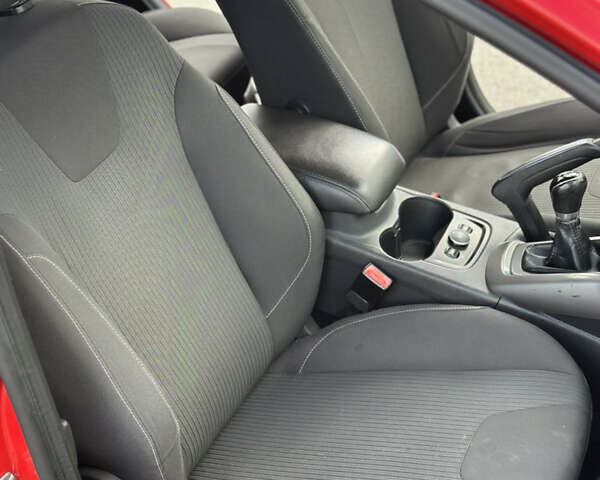 Красный Форд Фокус, объемом двигателя 1.6 л и пробегом 256 тыс. км за 6400 $, фото 17 на Automoto.ua