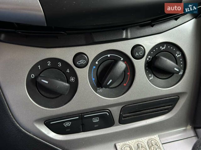 Красный Форд Фокус, объемом двигателя 1.6 л и пробегом 260 тыс. км за 7350 $, фото 51 на Automoto.ua