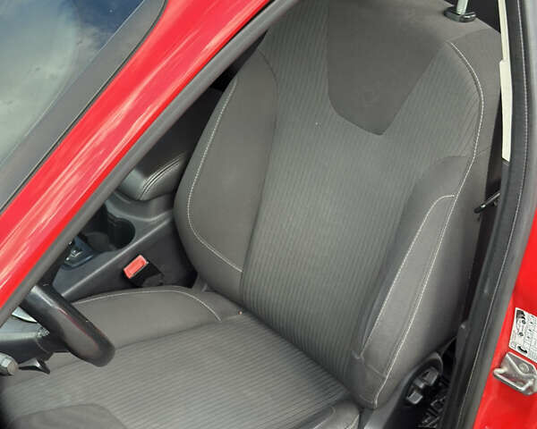 Красный Форд Фокус, объемом двигателя 1.6 л и пробегом 256 тыс. км за 6400 $, фото 18 на Automoto.ua