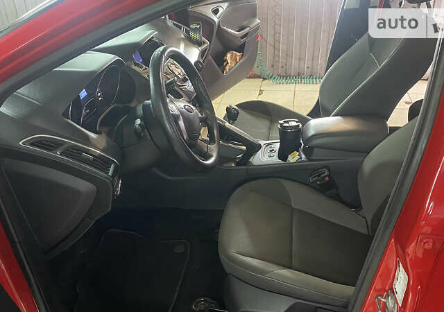 Красный Форд Фокус, объемом двигателя 1.6 л и пробегом 230 тыс. км за 9000 $, фото 7 на Automoto.ua