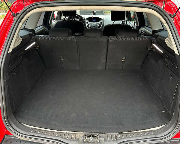 Красный Форд Фокус, объемом двигателя 1.6 л и пробегом 220 тыс. км за 6100 $, фото 7 на Automoto.ua