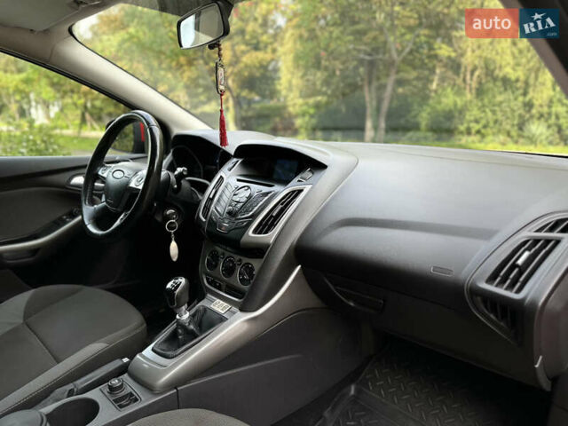 Красный Форд Фокус, объемом двигателя 1.6 л и пробегом 260 тыс. км за 7350 $, фото 58 на Automoto.ua