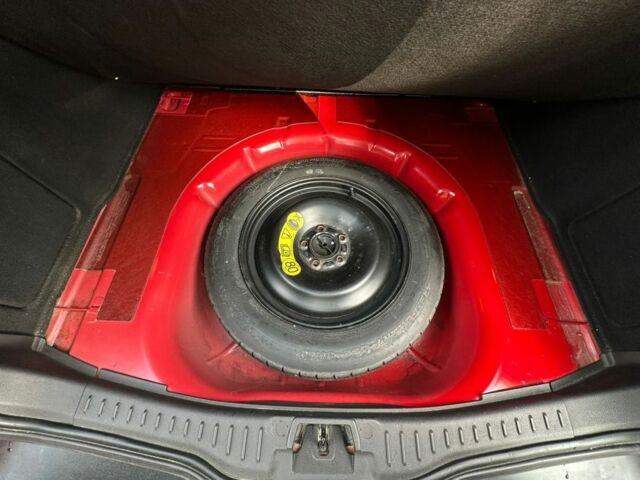 Красный Форд Фокус, объемом двигателя 1.6 л и пробегом 260 тыс. км за 7300 $, фото 3 на Automoto.ua