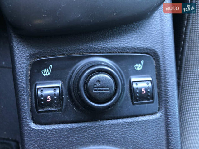 Красный Форд Фокус, объемом двигателя 1.6 л и пробегом 250 тыс. км за 6900 $, фото 5 на Automoto.ua