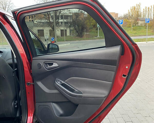 Червоний Форд Фокус, об'ємом двигуна 1.6 л та пробігом 159 тис. км за 6900 $, фото 16 на Automoto.ua