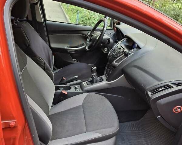 Красный Форд Фокус, объемом двигателя 1.6 л и пробегом 308 тыс. км за 6300 $, фото 11 на Automoto.ua