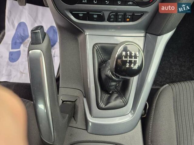 Червоний Форд Фокус, об'ємом двигуна 1.6 л та пробігом 235 тис. км за 6999 $, фото 38 на Automoto.ua