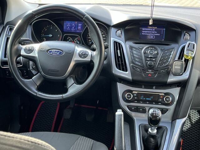 Красный Форд Фокус, объемом двигателя 1.6 л и пробегом 260 тыс. км за 8800 $, фото 1 на Automoto.ua