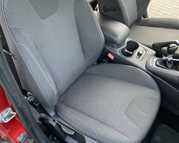 Червоний Форд Фокус, об'ємом двигуна 1.6 л та пробігом 159 тис. км за 6900 $, фото 21 на Automoto.ua